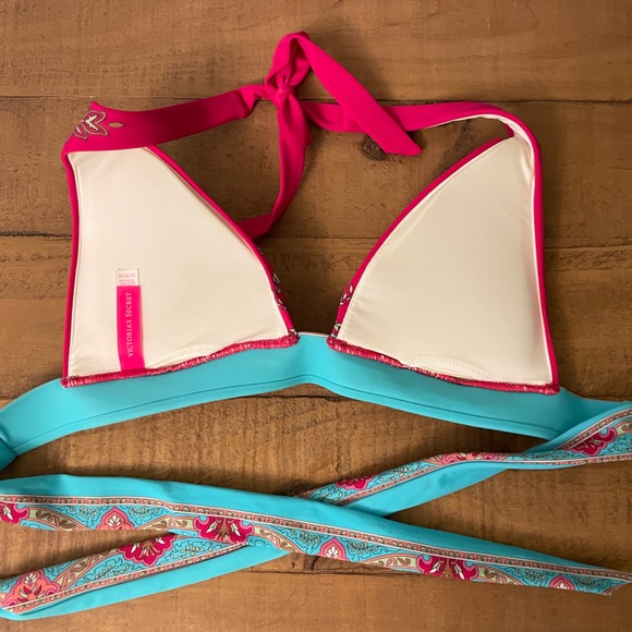 Victoria’s Secret bikini top - Picture 2 of 3